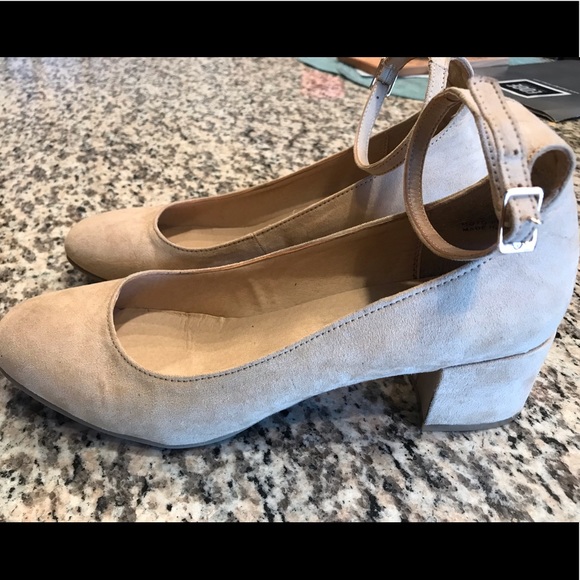 Nude Block Heels w/ Strap (Sz. 8 Chinese Laundry) - Picture 1 of 4